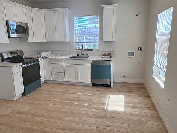 4th image of 2400 Knoll St #2