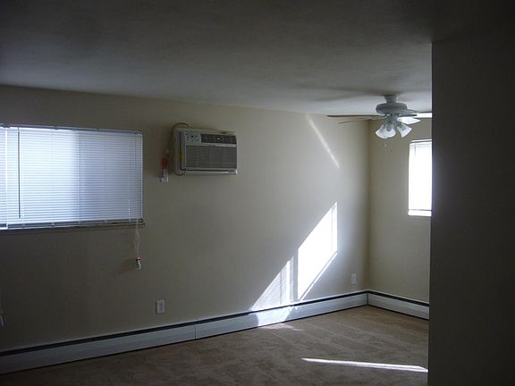 Livingroom and dining area
