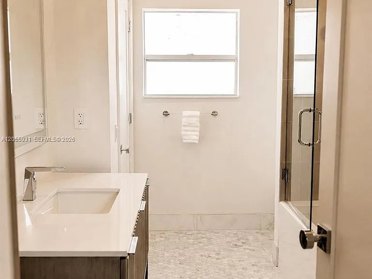 3190 Sheridan Ave — Photo 40