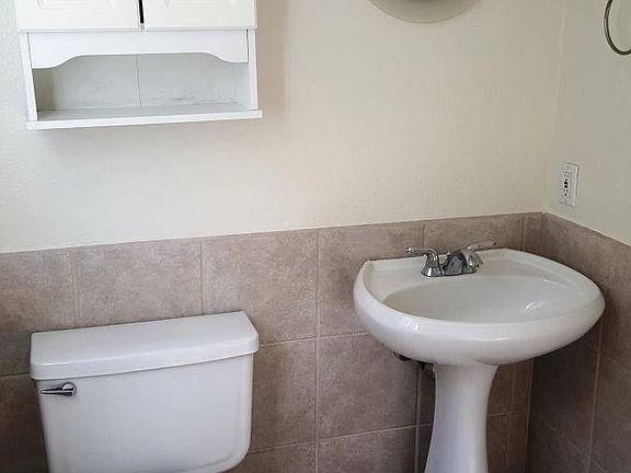 3rd image of 3055 Catham Ct