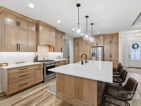 3rd image of 2590 McIntosh Ct