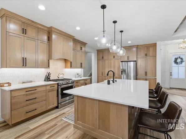 2590 McIntosh Ct, Emmett, ID 83617