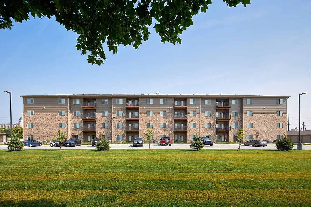 Building Photo - Deerfield Apartments & Chateaus