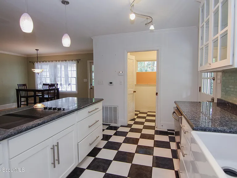 1207 Pine Ave — Photo 17
