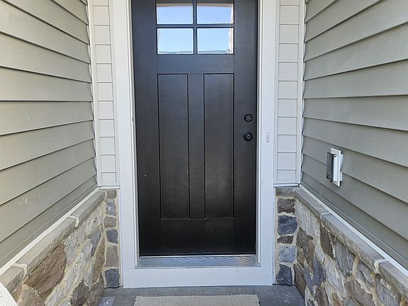 2nd image of 105 Lantern Ln