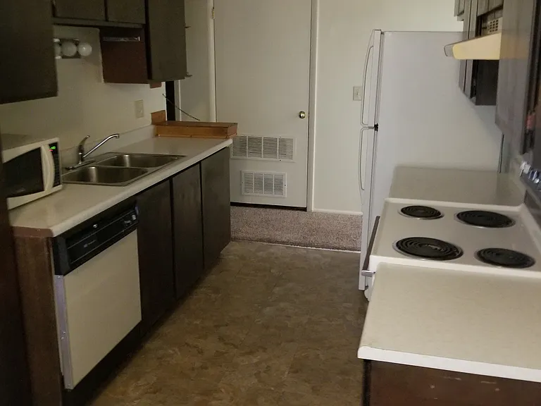 4608 S 1900 W #32 — Photo 2