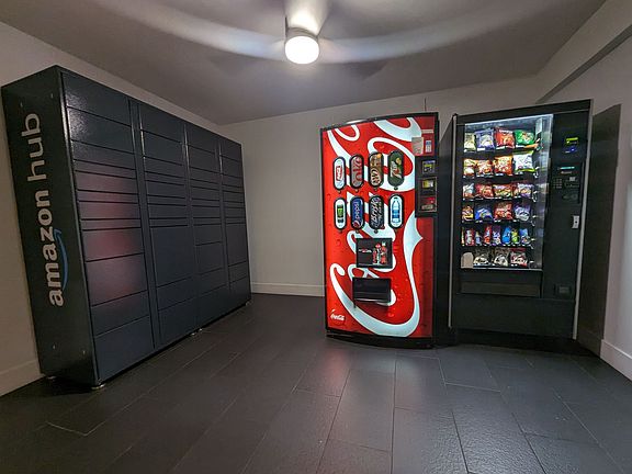 2nd image of 1811 Tamarind Ave #0B-137Sqft