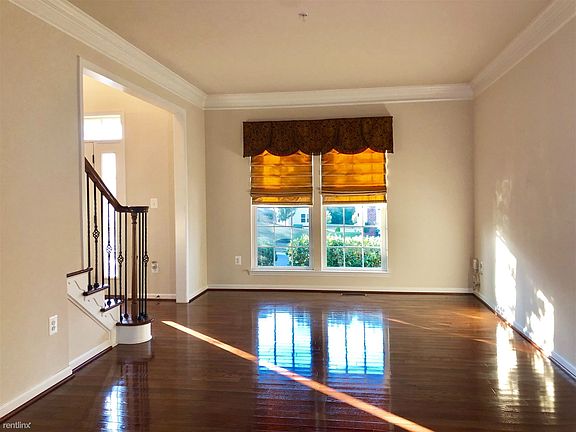 E7B39692-8E09-4D41-B355-90C9C6B94619