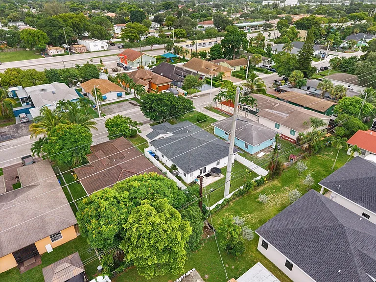 2848 NW 9th Pl — Photo 34