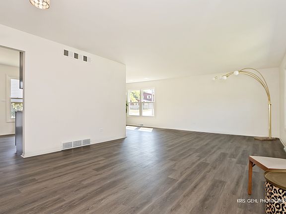 3rd image of 2724 Jacquelyn Ln