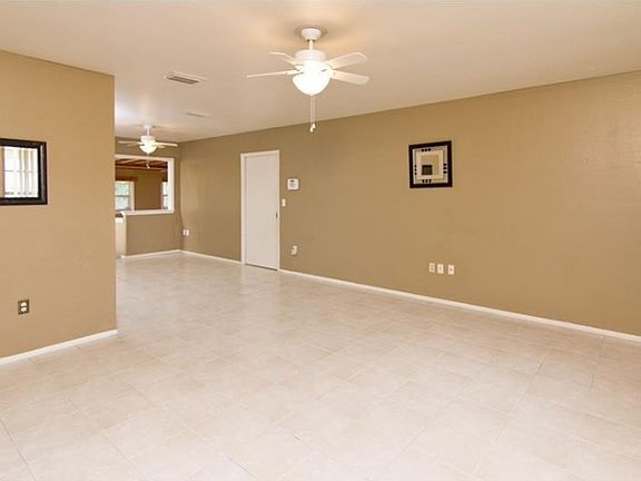3rd image of 3236 Montclair Cir