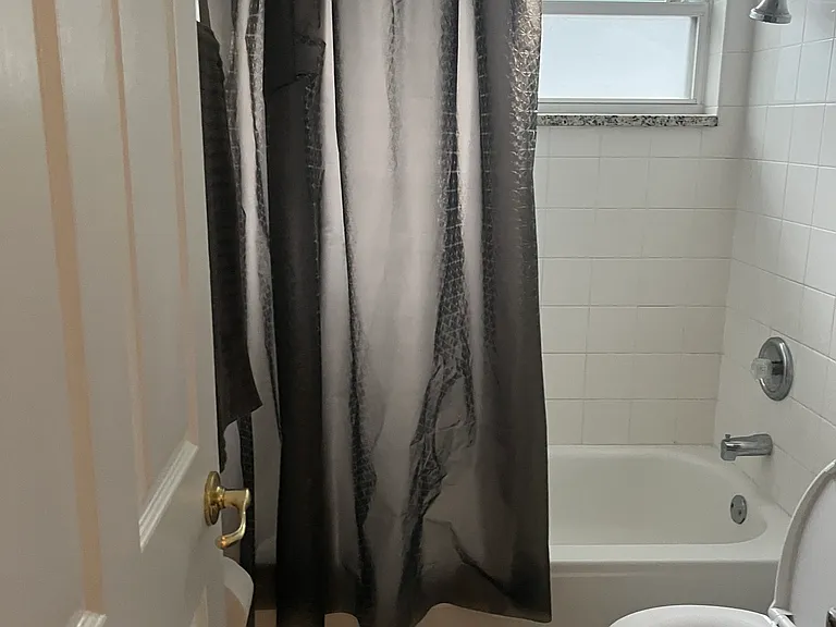 107 S Roma Way — Photo 2