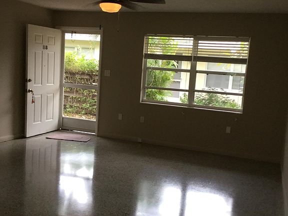 4th image of 118 E Avenue A