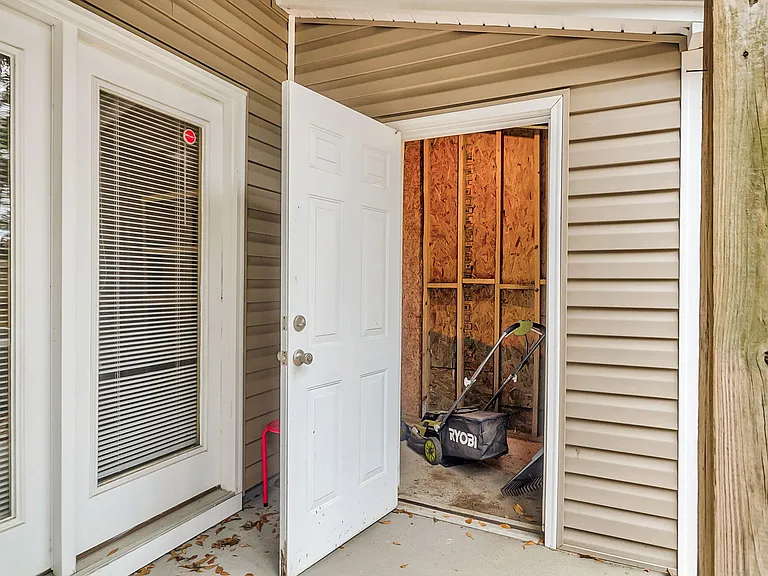 4668 Palm View Cir — Photo 23