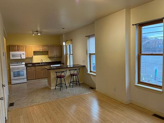3rd image of 7 Hill St APT 2