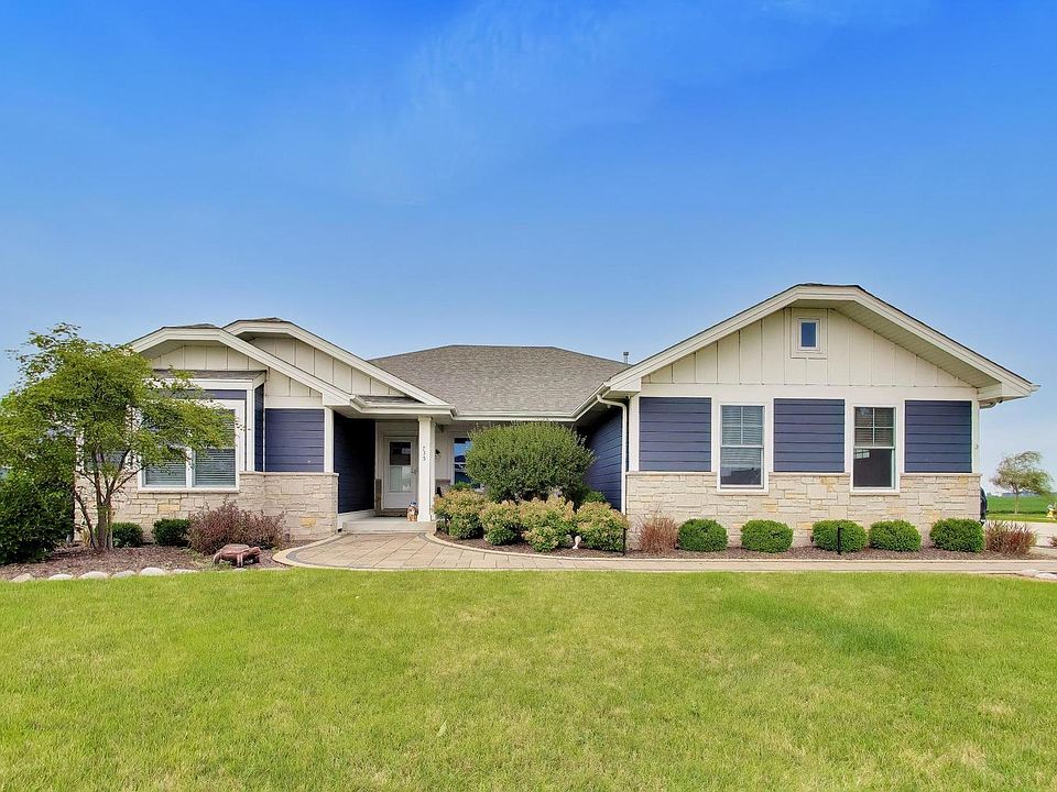 1st image of 735 Peacock Pl