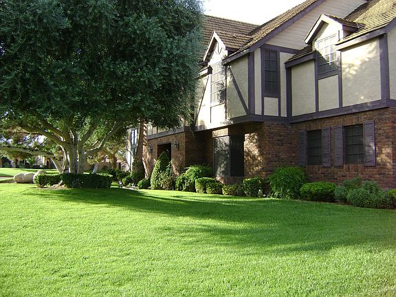 3rd image of 2431 Greens Ave