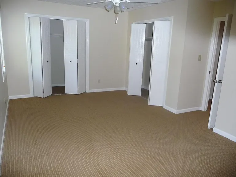 310 Winding River Dr #G — Photo 5