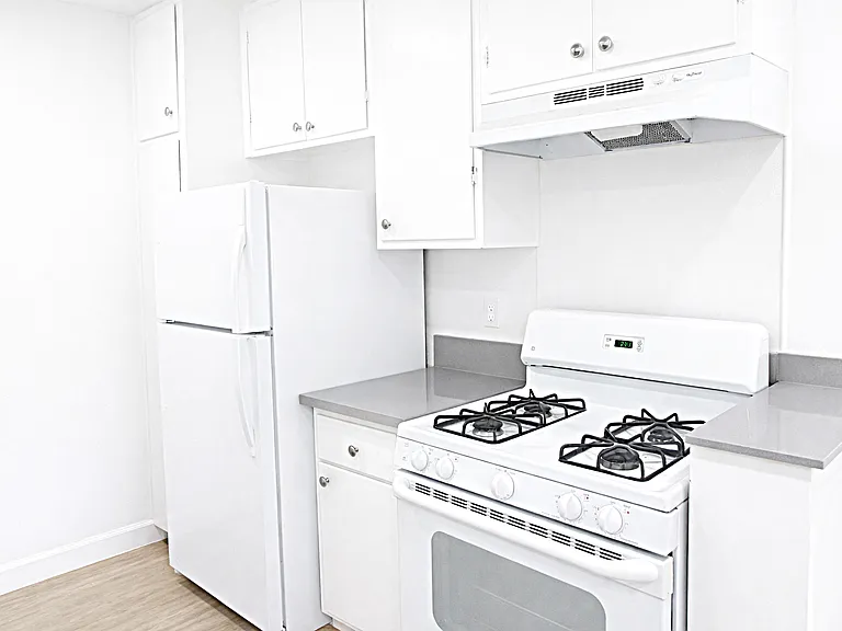 1756 N Gramercy Pl — Photo 11