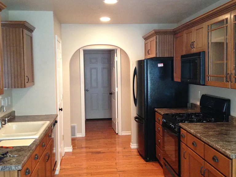 511 Sanders Ave — Photo 2