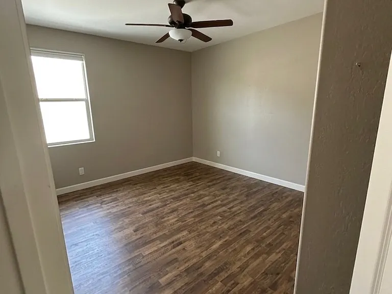 9423 W Oregon Ave — Photo 8