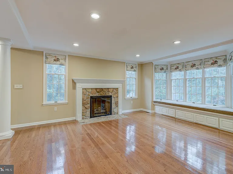 42 Ellsworth Dr — Photo 26