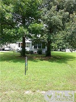 2nd image of 520 Lakeshore Dr
