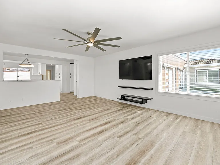 483 S. Pine Street — Photo 2