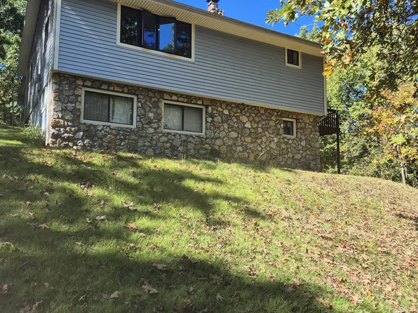 143 Winchester Dr, Sunrise Beach, MO 65079