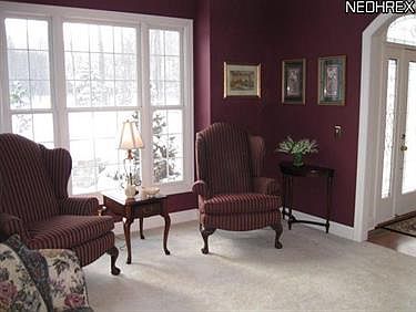 4th image of 370 River Glen Dr
