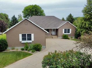 509 7th St, Raymond, MN 56282