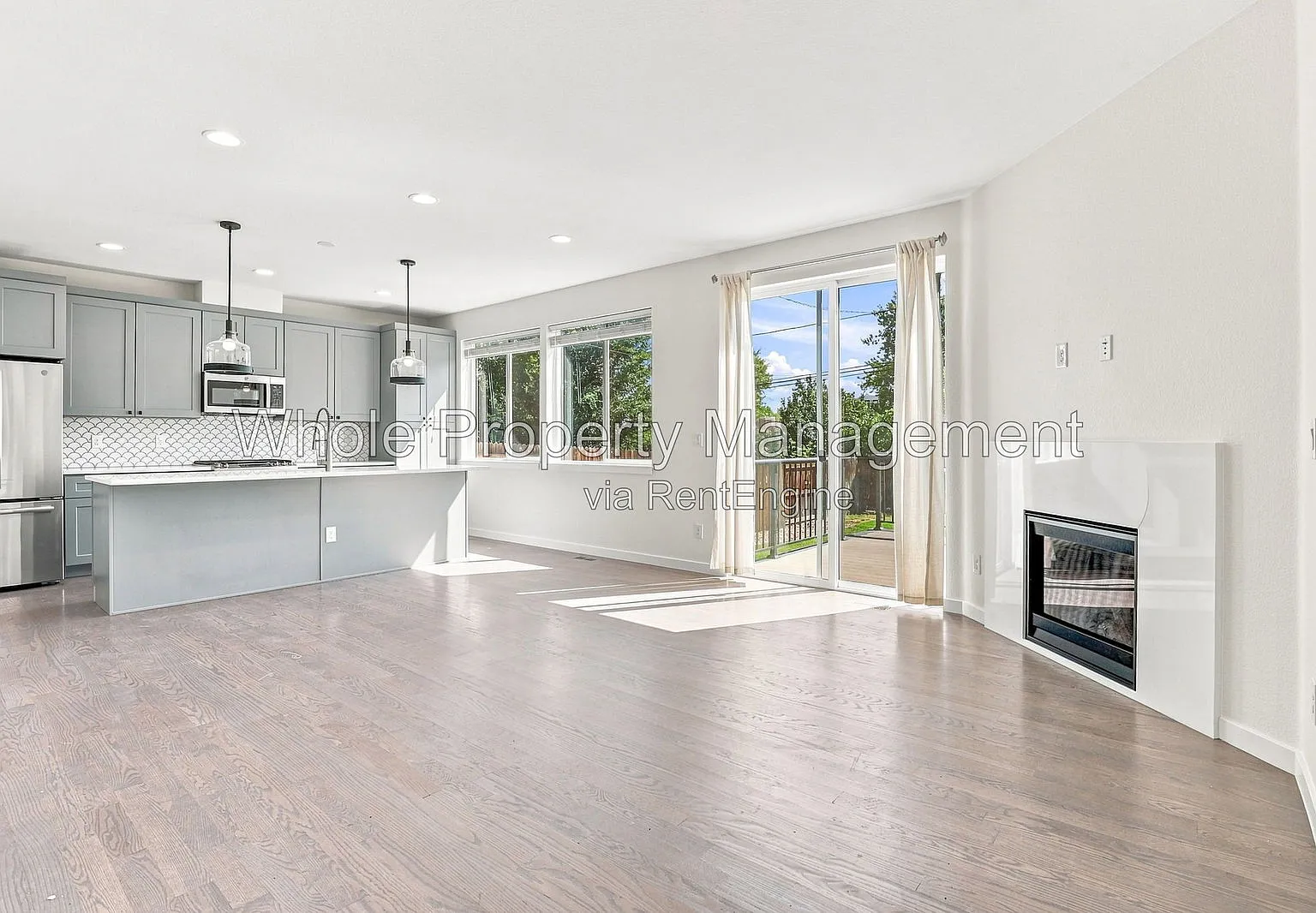3 bed, 2.5 bath, 1981 sqft, $3,600 — Photo 2