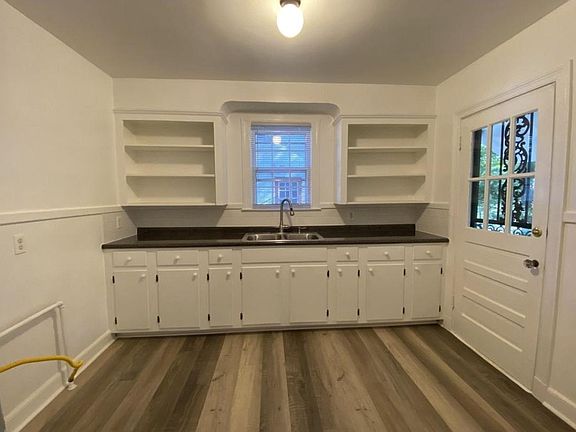 3rd image of 556 Lundee St