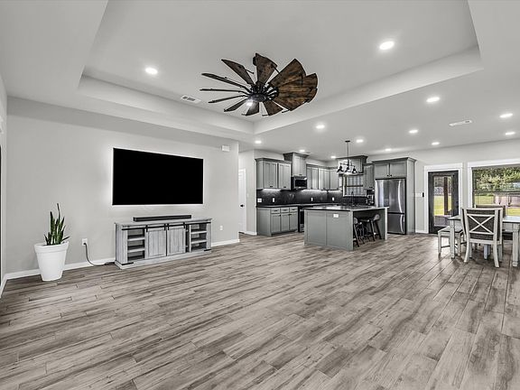 4th image of 1004 Woodcock Dr
