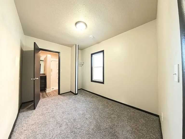 2716 Maple St — Photo 4