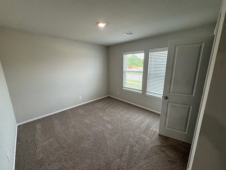 2705 Spring Creek St — Photo 17