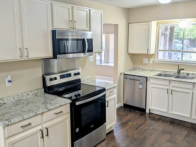 6038 Sandwick Dr — Photo 6