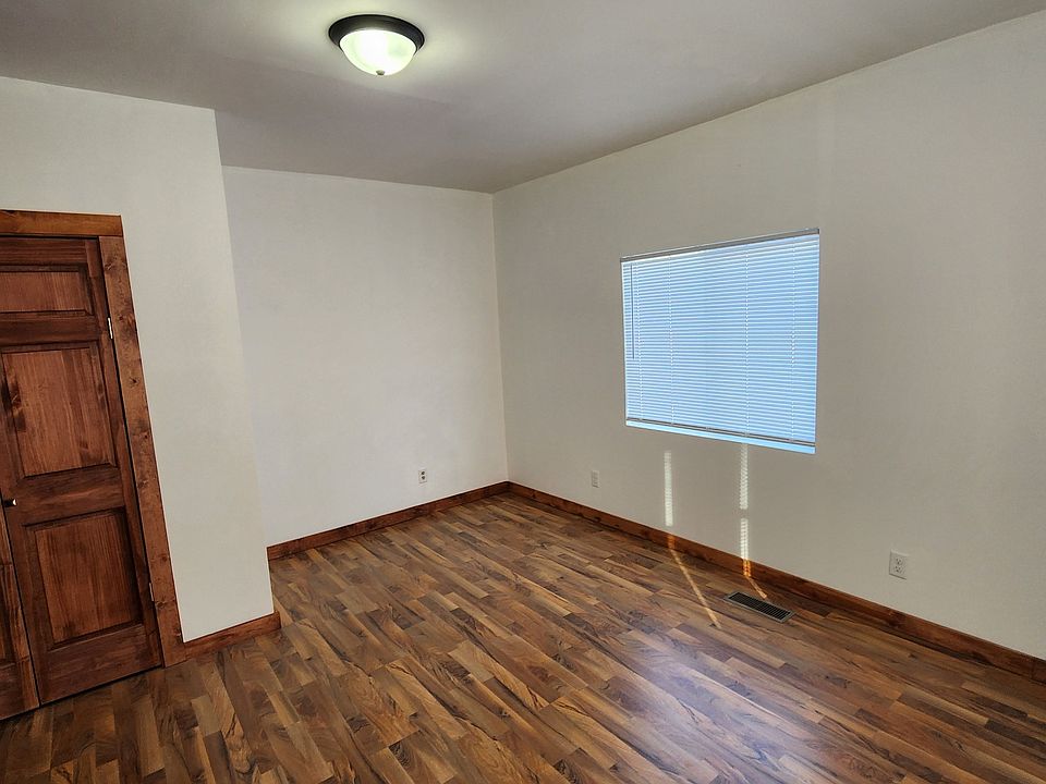 2nd image of 717 S Market St #1