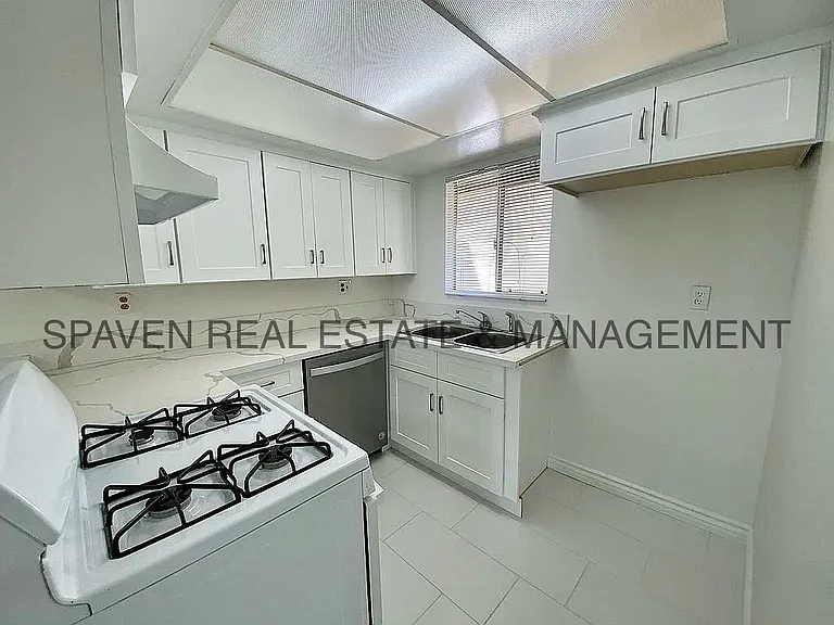 2891 Canyon Crest Dr #62 — Photo 4