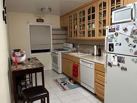 4th image of 201 E Broadway APT 5A