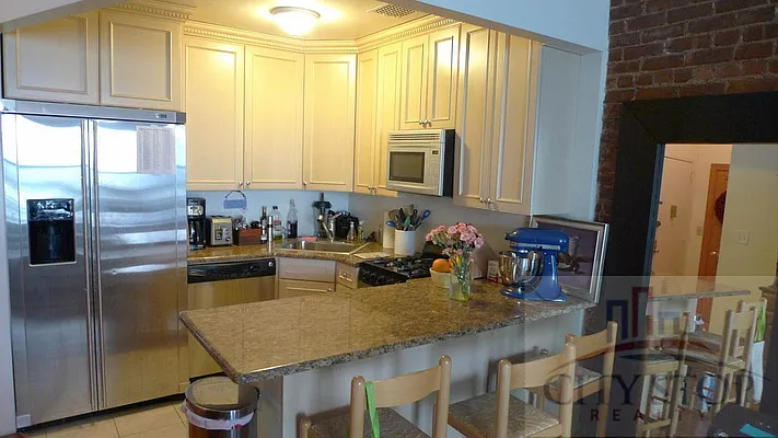 Rented by City Stop Realty | media 21