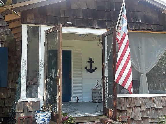 2nd image of 814 Darrow Ave