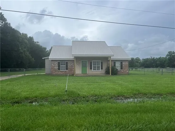 165 Guillot St, Hessmer, LA 71341