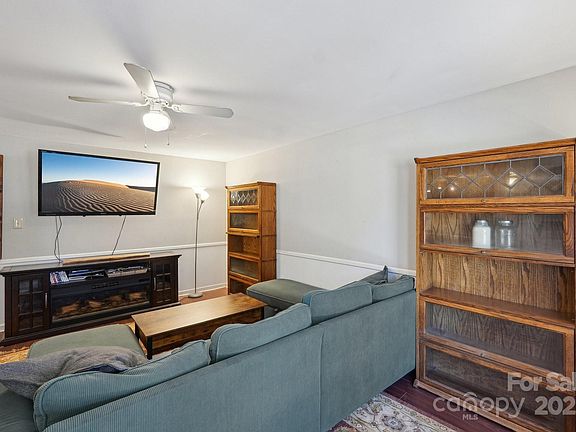 4th image of 8432 Othello Pl