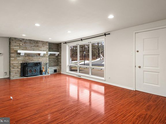 2nd image of 10 Old Spring Rd