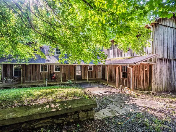 426 Largemouth Dr, Scottsville, KY 42164