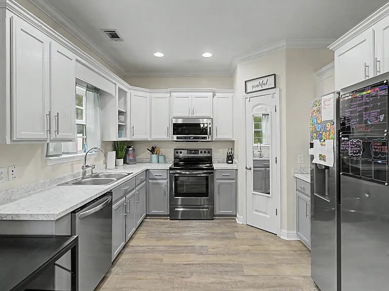 1221 Peacock Trl — Photo 10