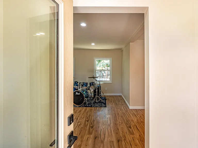 9342 Chalk Hill Rd — Photo 4