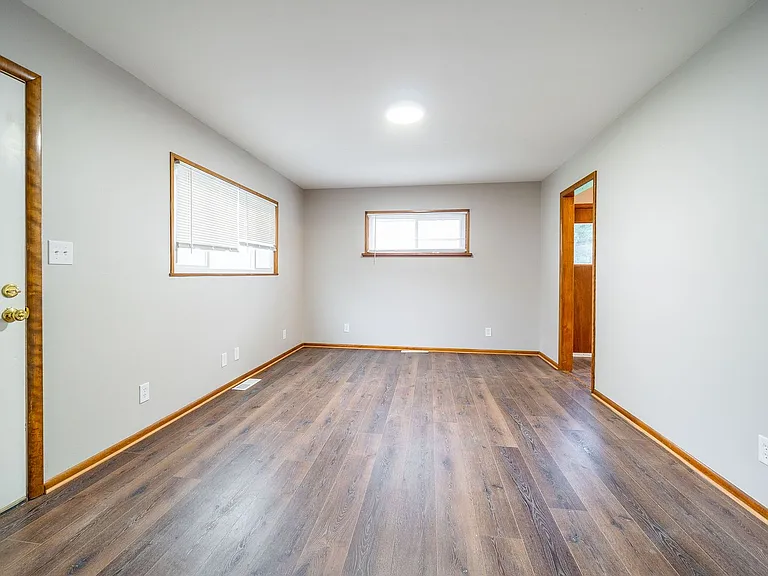 1193 Carolyn Ave — Photo 3