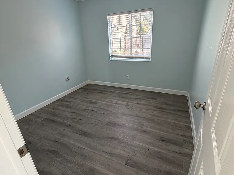 6833 Rhea Ave — Photo 7